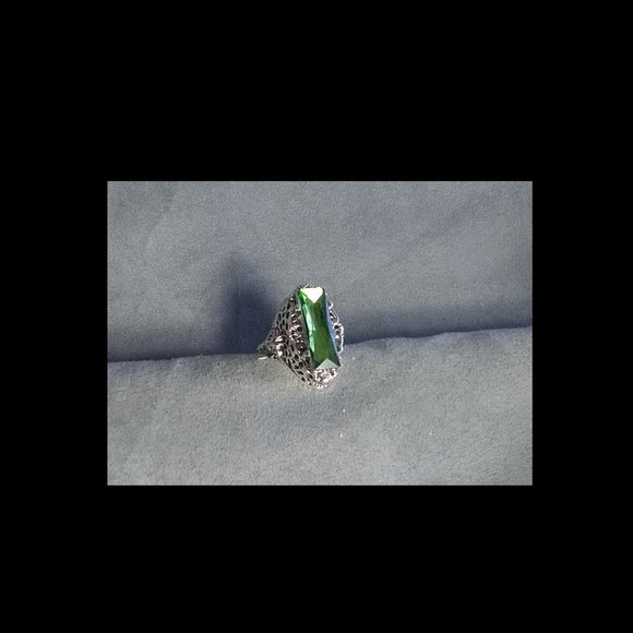 New: Brilliant Green and Silver Ring - Picture 3 of 4